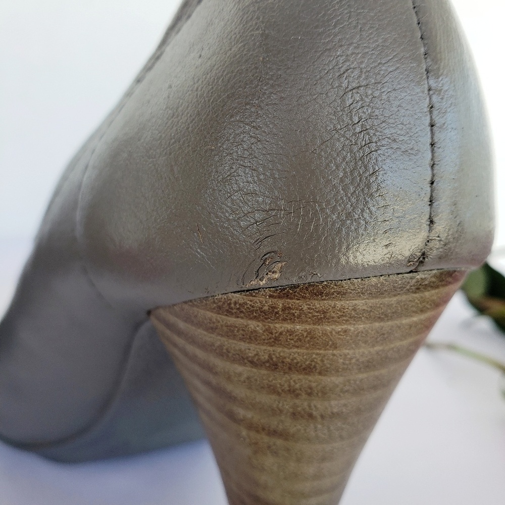 Coach Ruched Grey Pumps - Picture 5 of 8